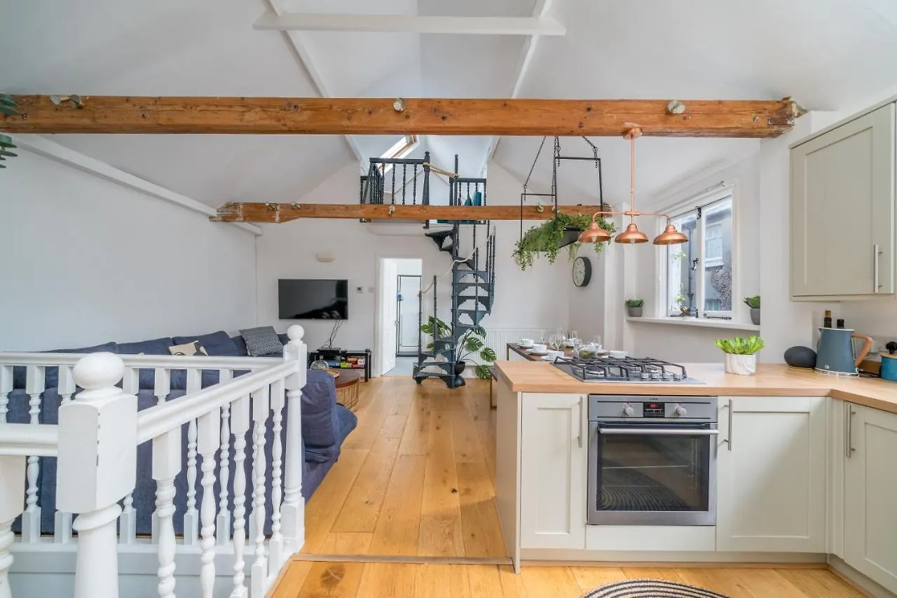 Stunning 3 Bedroom Duplex With Terrace Brighton